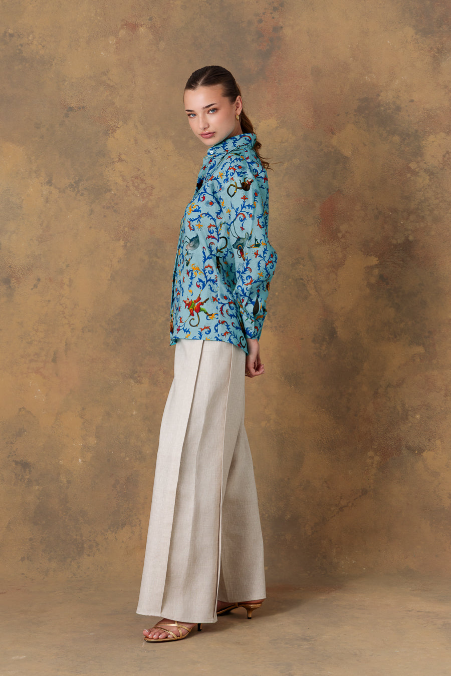 Camisa de lino turquesa para mujer delphos